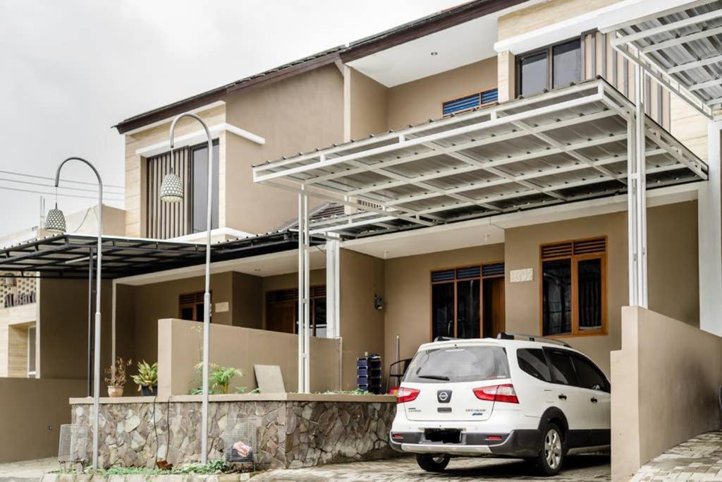 הוילה בנדונג Rumah 3 Kamar Lembang, Adem, Bebas Macet מראה חיצוני תמונה