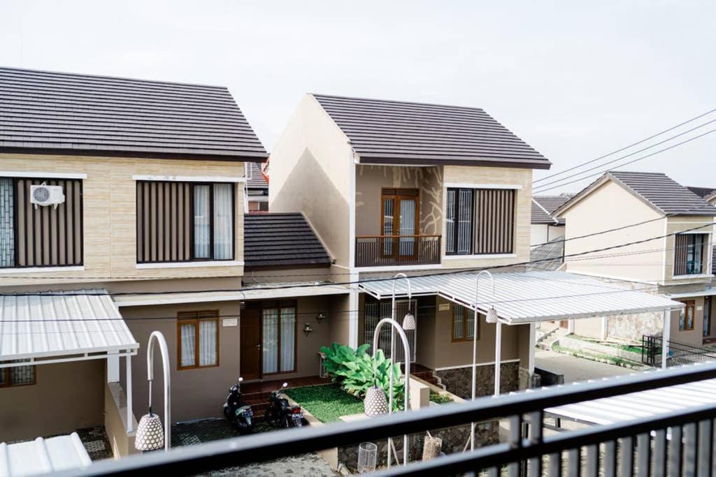 הוילה בנדונג Rumah 3 Kamar Lembang, Adem, Bebas Macet מראה חיצוני תמונה